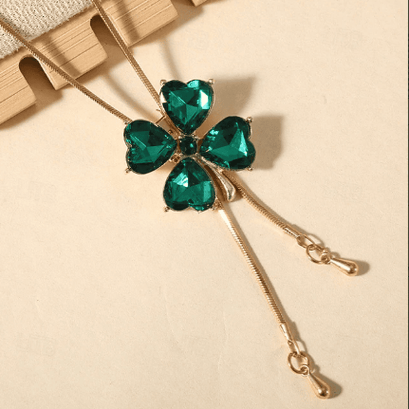 Collar con trébol de esmeralda