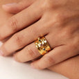 Anillo vintage dorado con circonita cúbica
