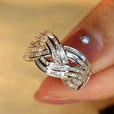 Anillo de circonita en cruz ondulada