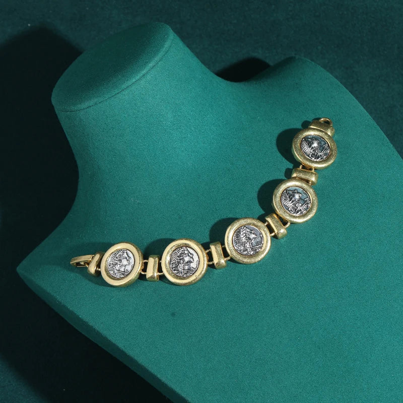 Pulsera de oro vintage antigua con retrato – imagen 3
