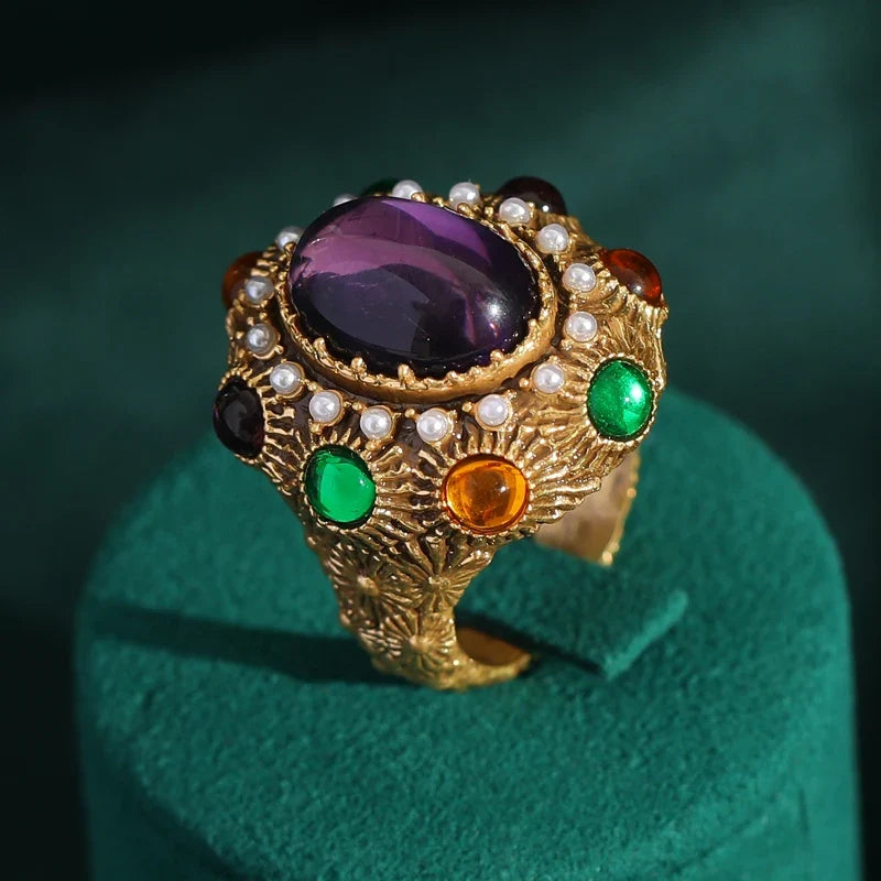 Anillo decorativo de perlas barrocas en racimo