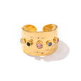 Anillo ajustable martillado ancho con cristales arcoíris – imagen 4
