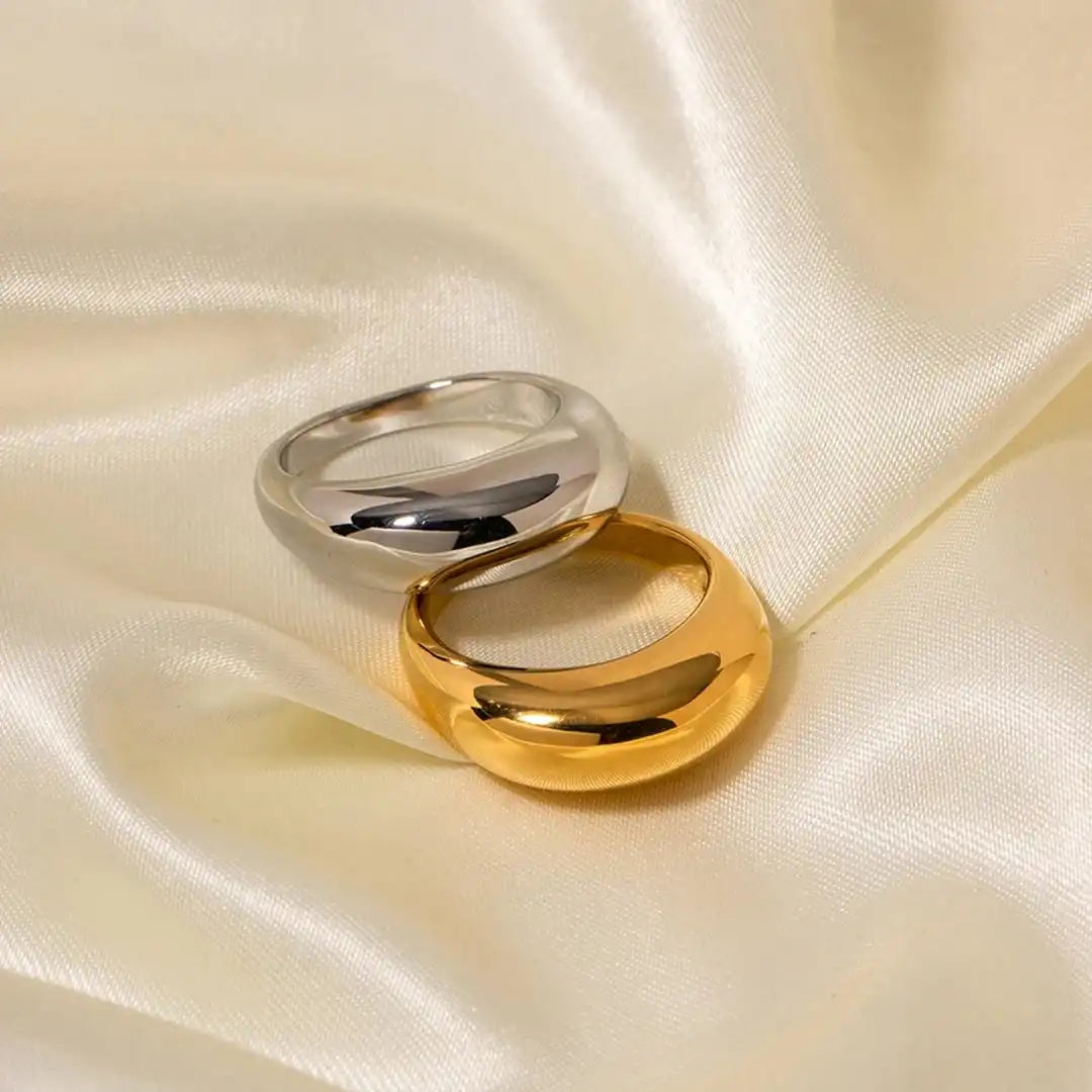 Anillo dorado atemporal en arco – imagen 3