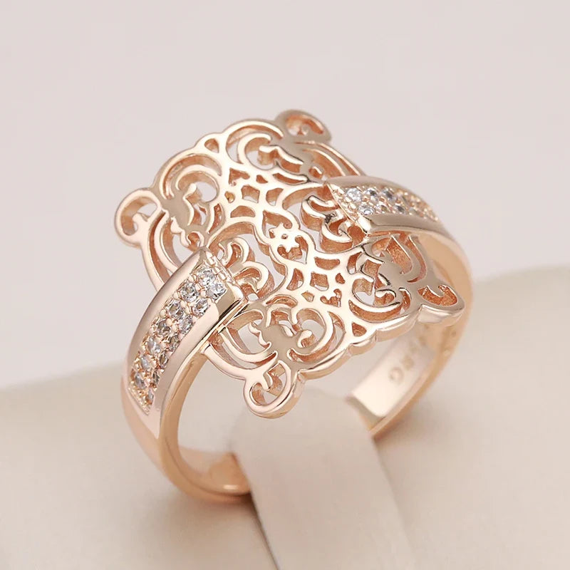 Anillo cuadrado de filigrana ornamentada atemporal