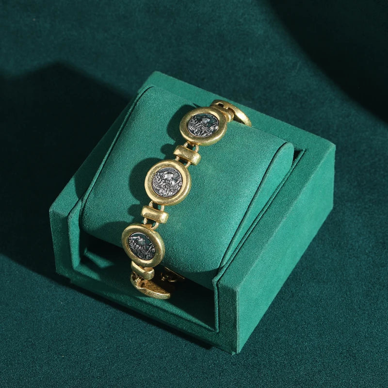 Pulsera de oro vintage antigua con retrato