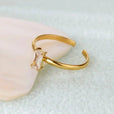 Anillo dorado delicado ajustable con gema de colores – imagen 2