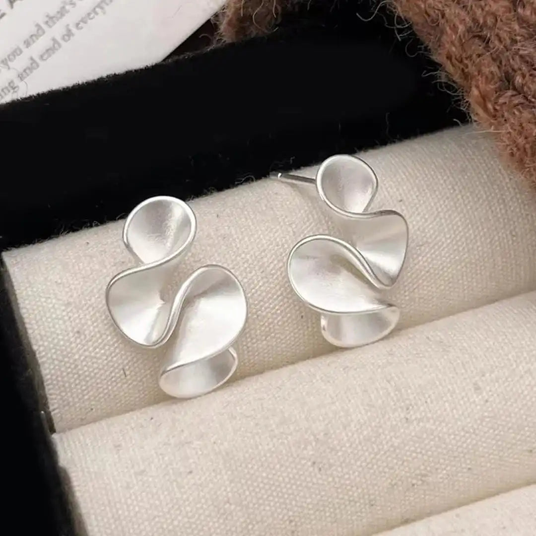 Pendientes de plata de ley dorados con flor – imagen 3