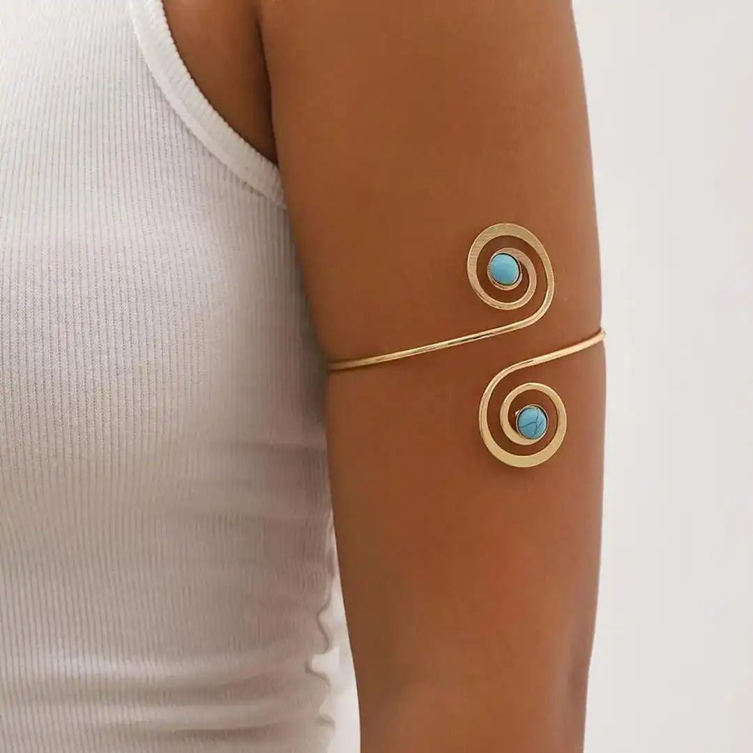 Brazalete de brazo bohemio plateado en media luna con turquesa