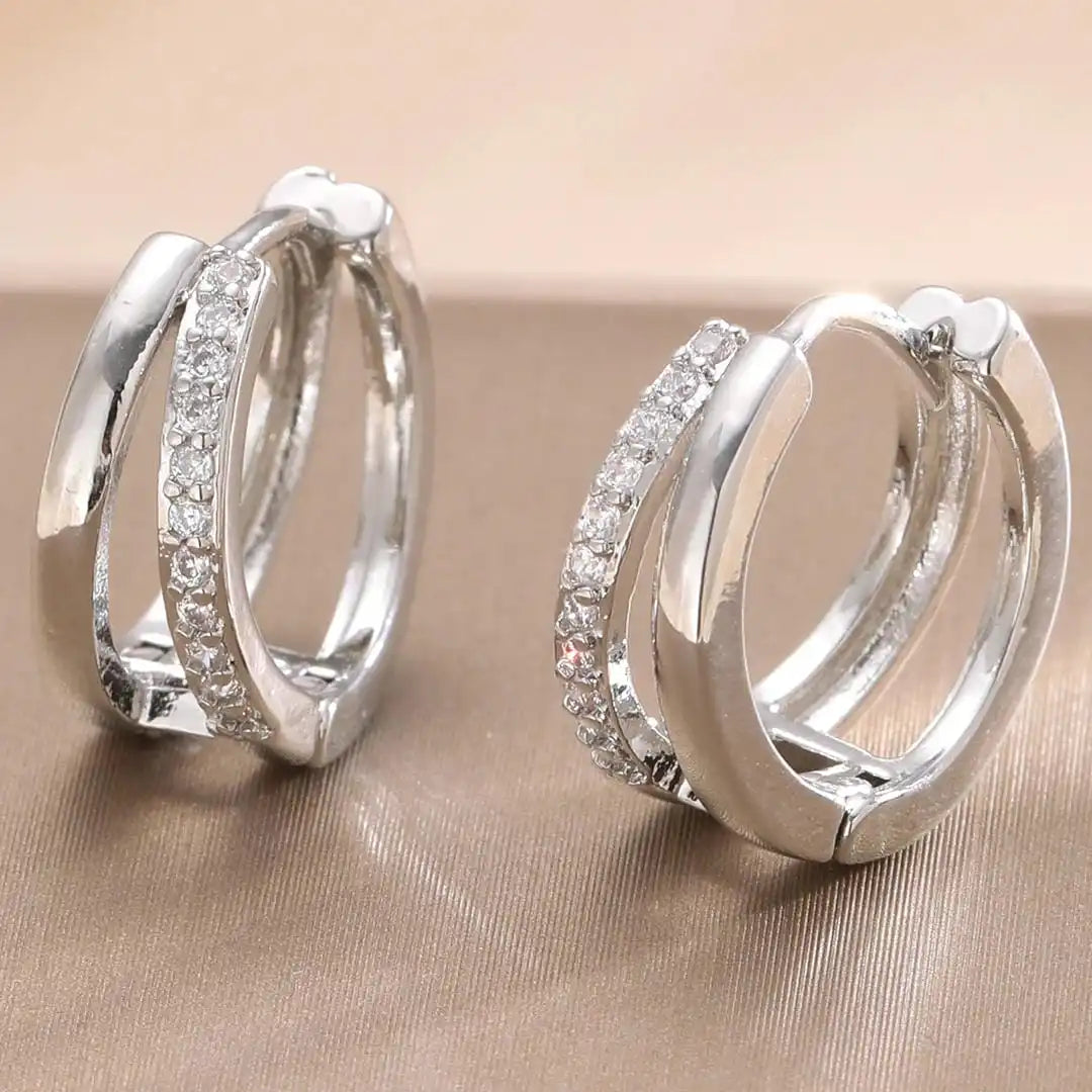 Pendientes de aro atemporales de oro con circonitas – imagen 4