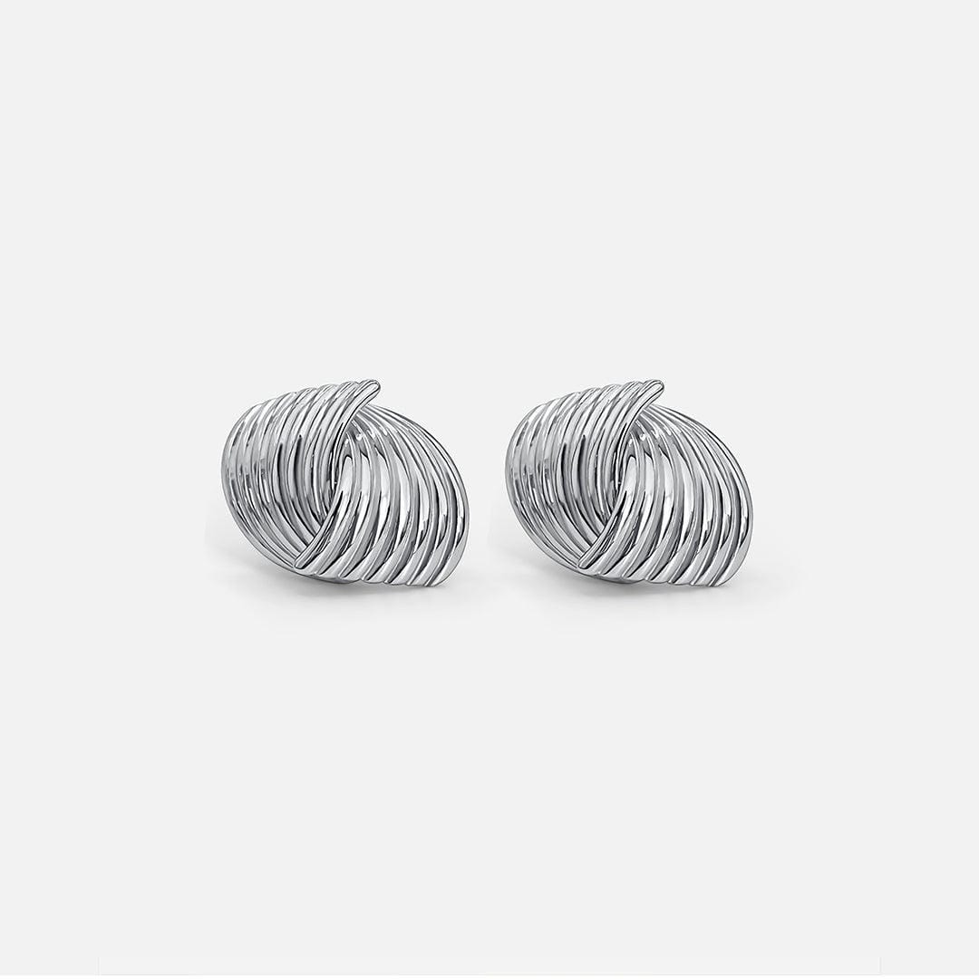 Pendientes modernos de plata con diseño retorcido