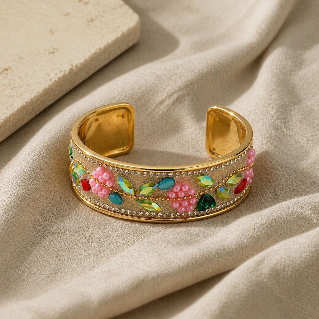 Pulsera de manguito floral sofisticada