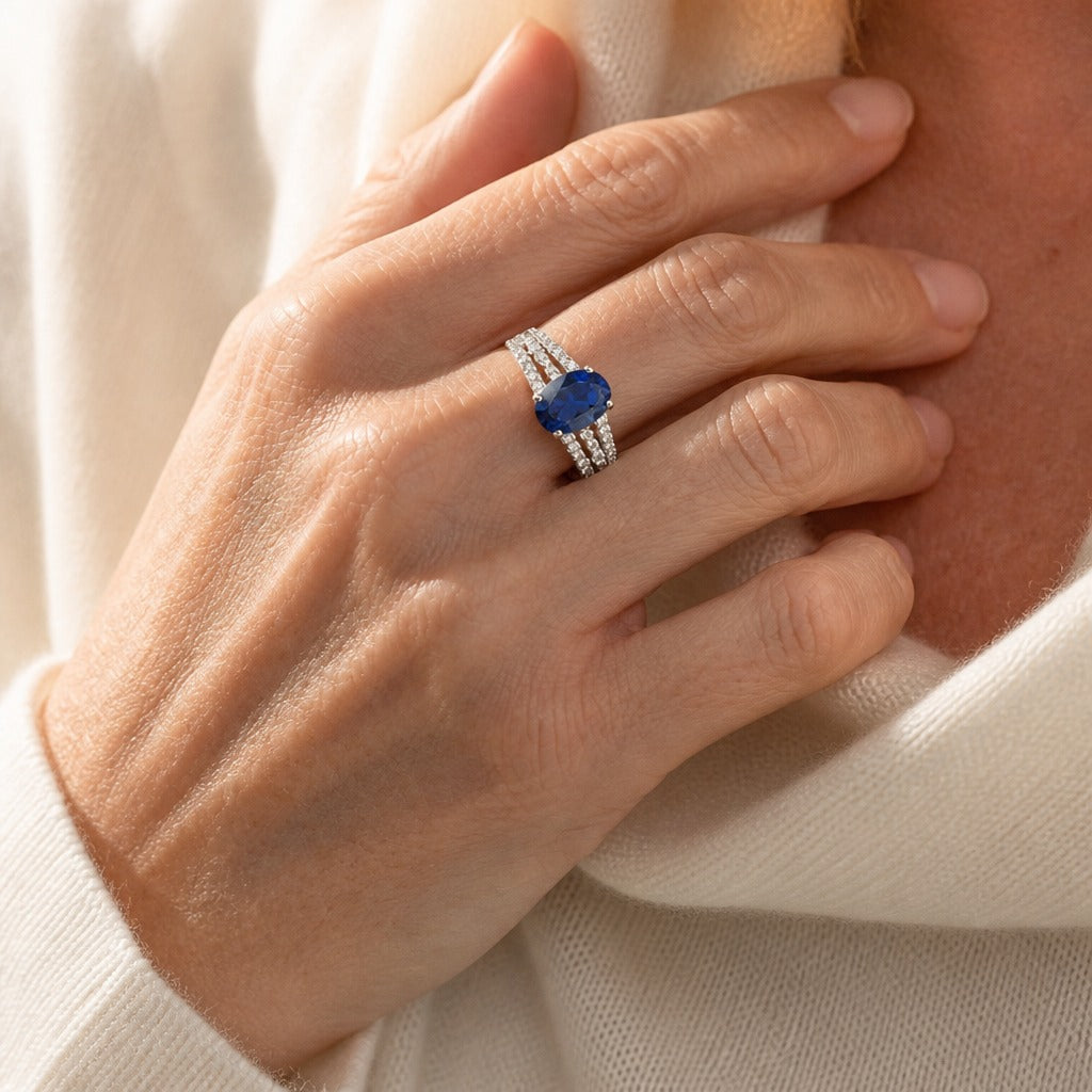 Anillo de plata con circonita y aro dividido – imagen 2