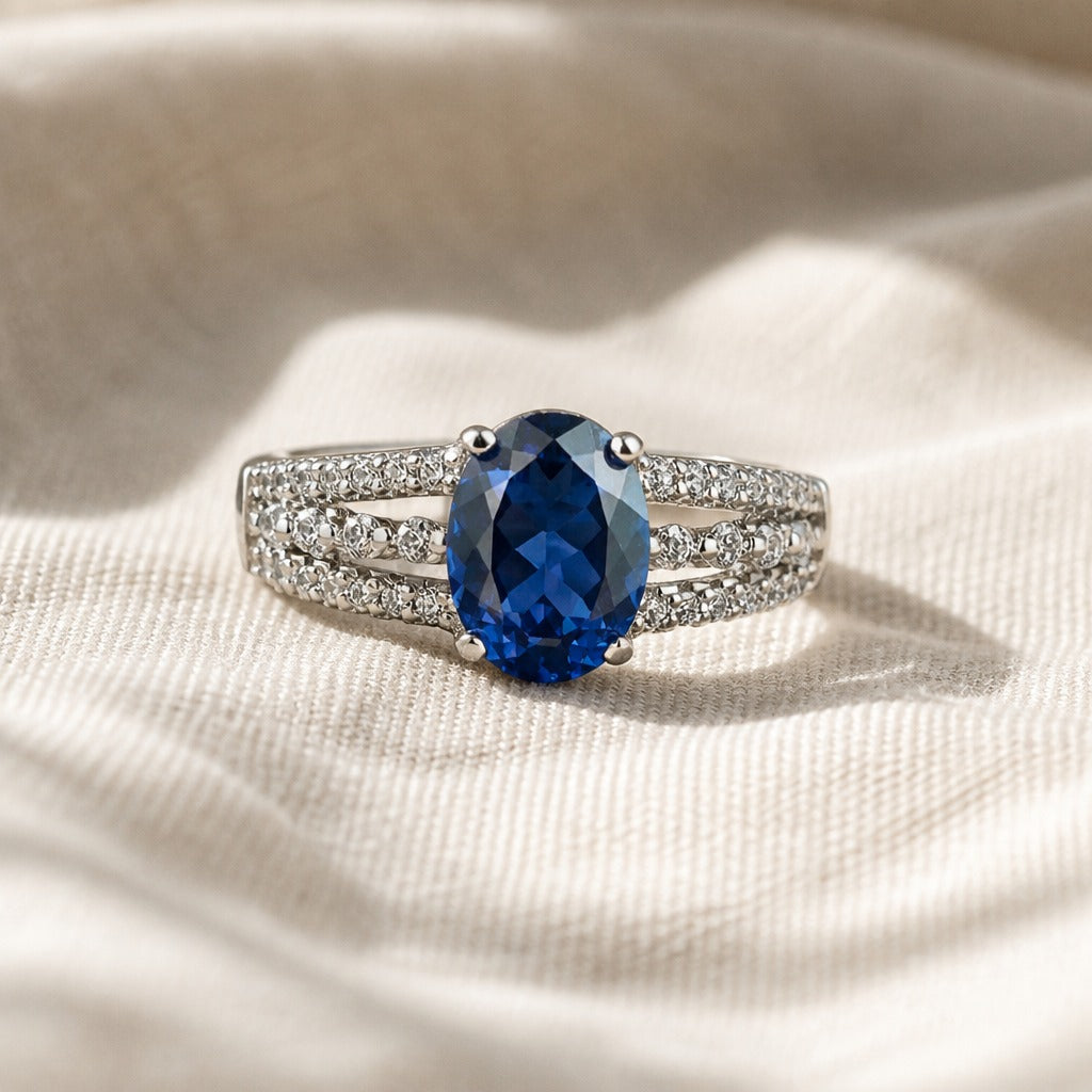 Anillo de plata con circonita y aro dividido