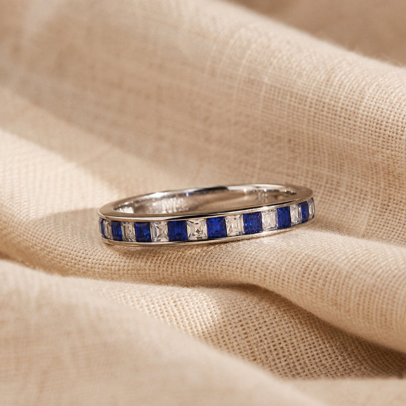 Anillo de plata con circonita cuadrada