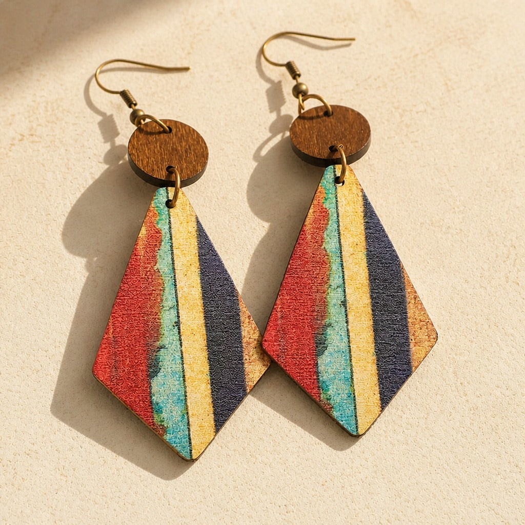 Pendientes de madera con incrustaciones a rayas