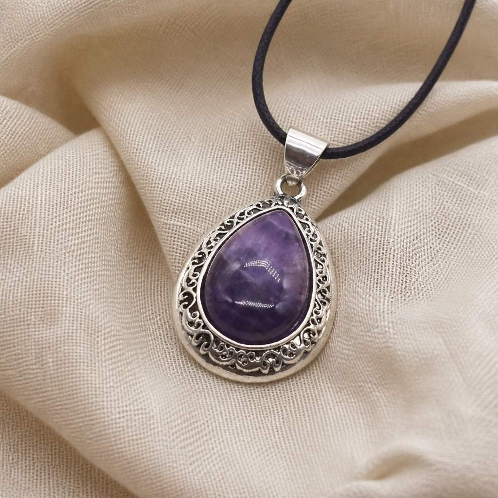 Collar con colgante de amatista en forma de lágrima – imagen 2
