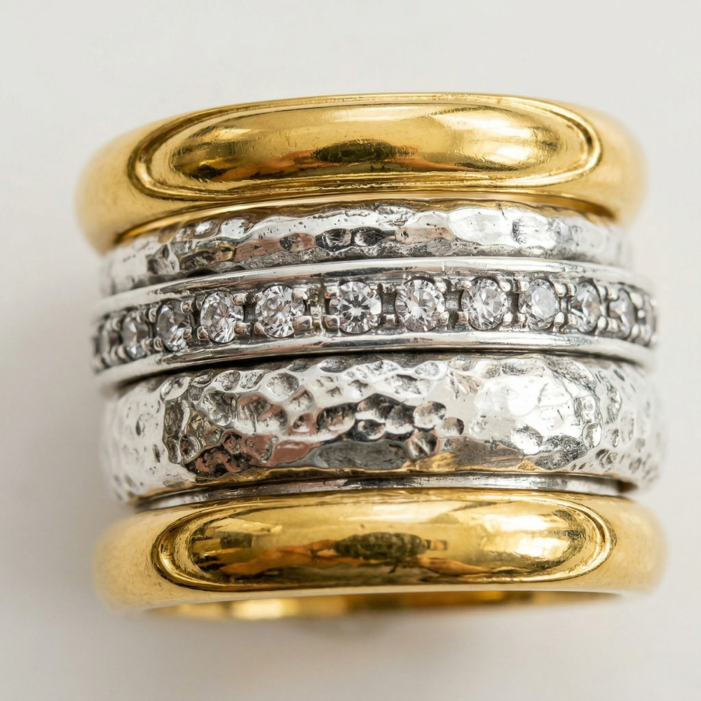 Anillo ancho dorado atemporal