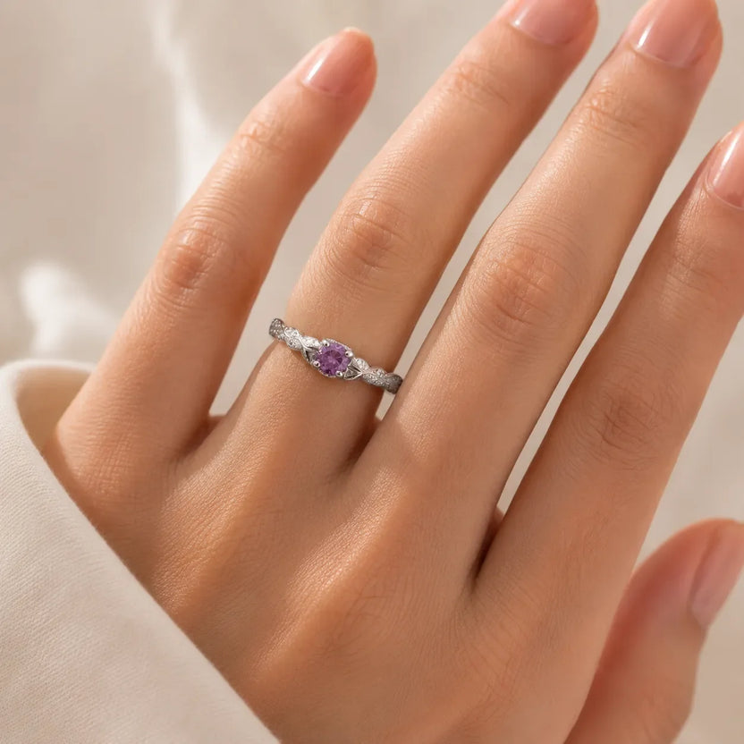 Anillo de plata solitario atemporal