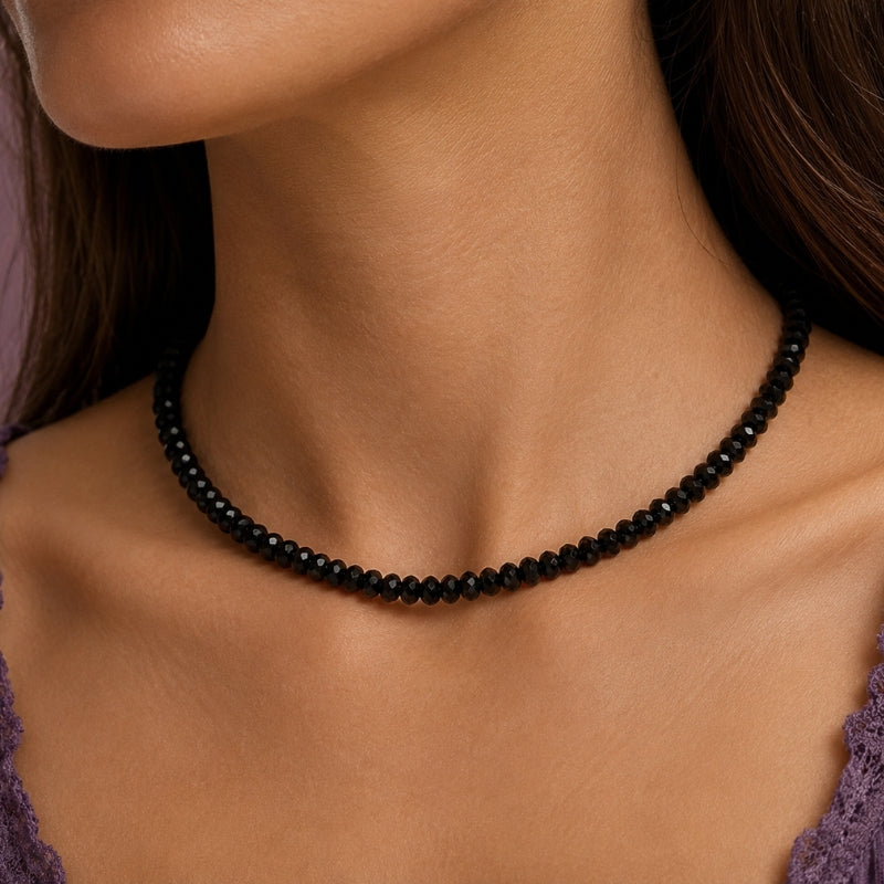 Collar negro de cuentas brillantes