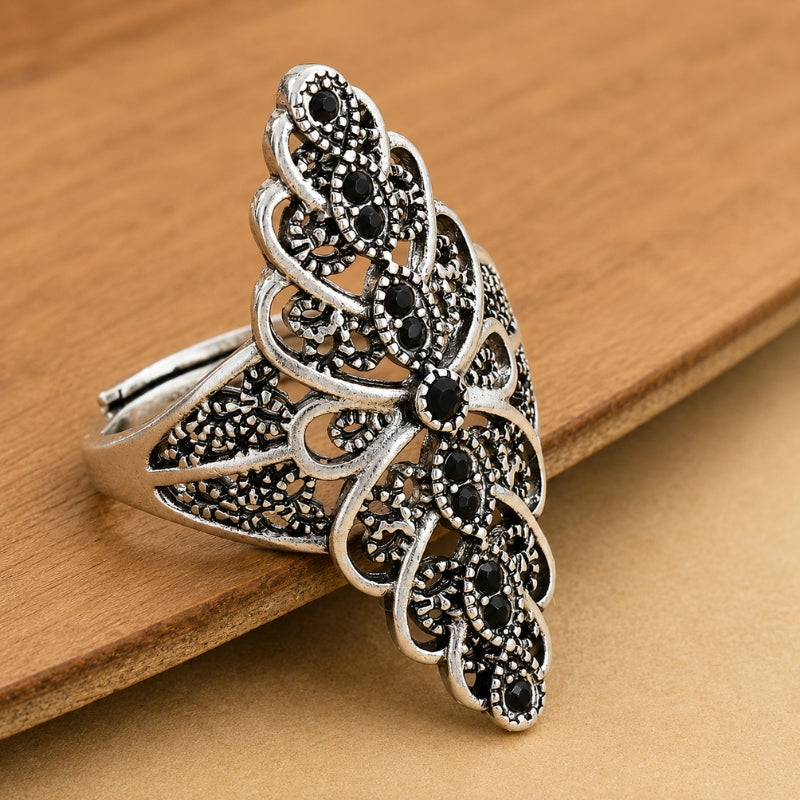 Anillo llamativo de circonita luminosa