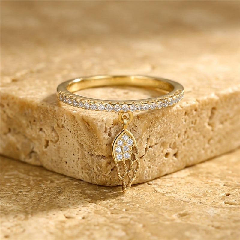 Anillo angelical atemporal de circonita