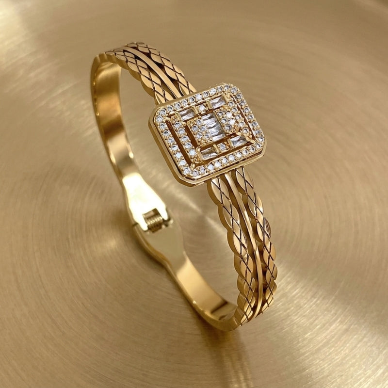 Pulsera de puño cuadrada Couture