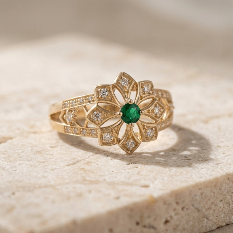 Anillo floral de circonita atemporal