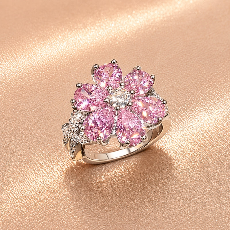 Anillo de circonita con flor llamativo