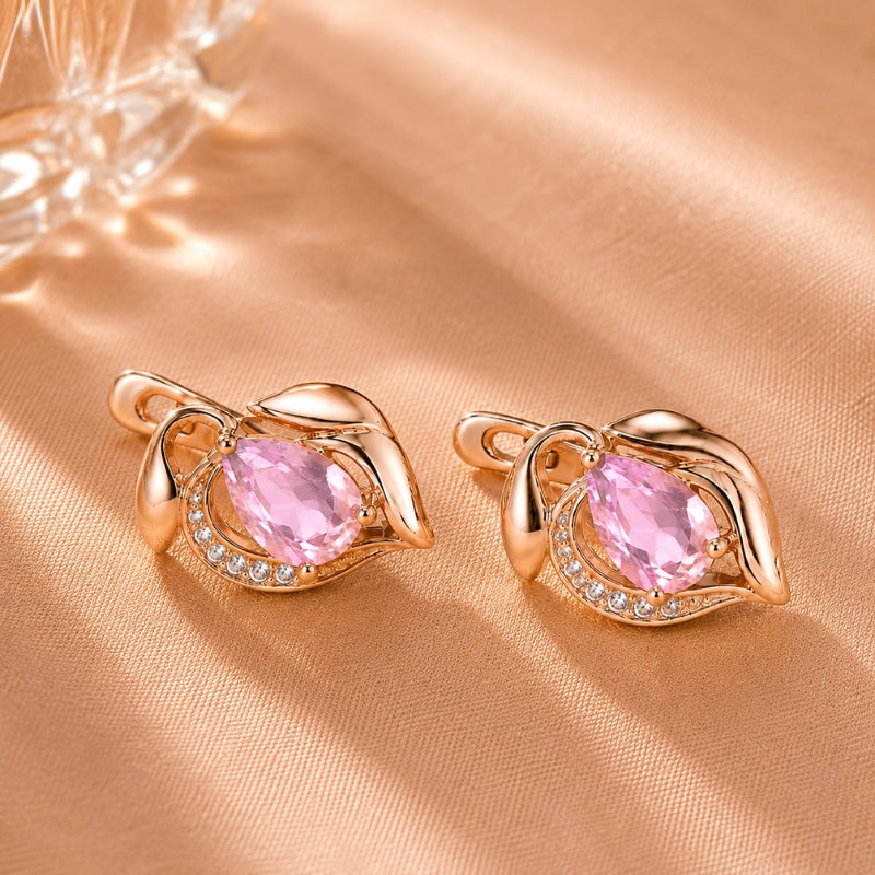 Pendientes exquisitos con piedra en forma de gota de agua