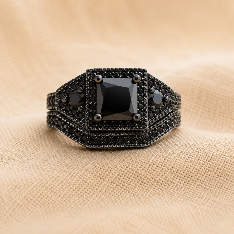 Exquisito anillo llamativo de circonita
