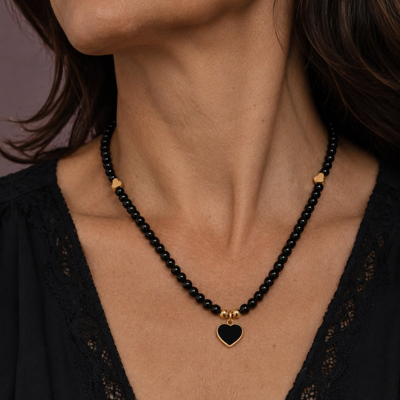 Collar exquisito con corazón negro