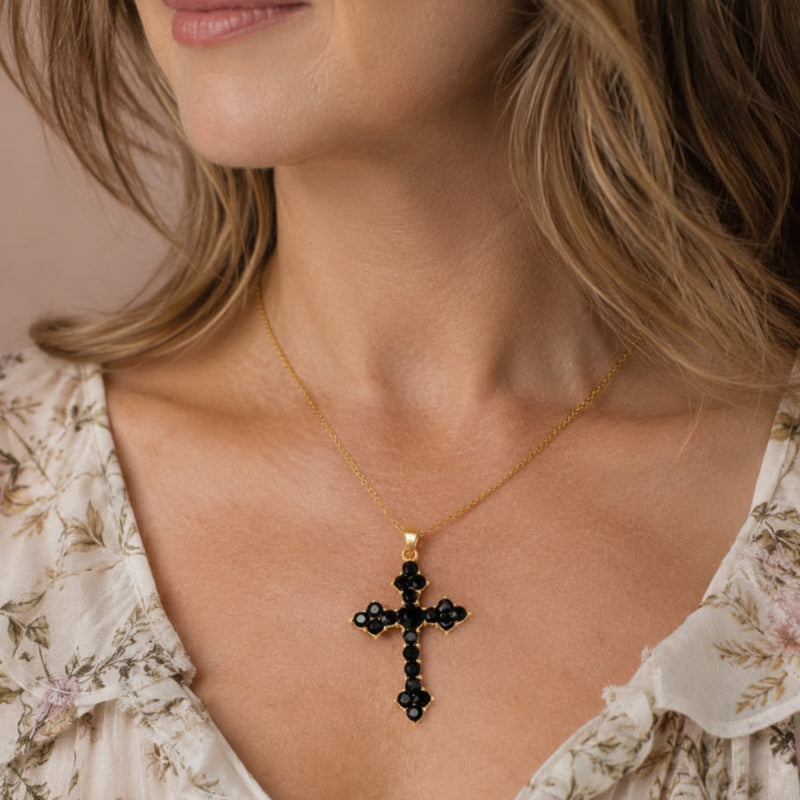 Collar con colgante de cristal brillante