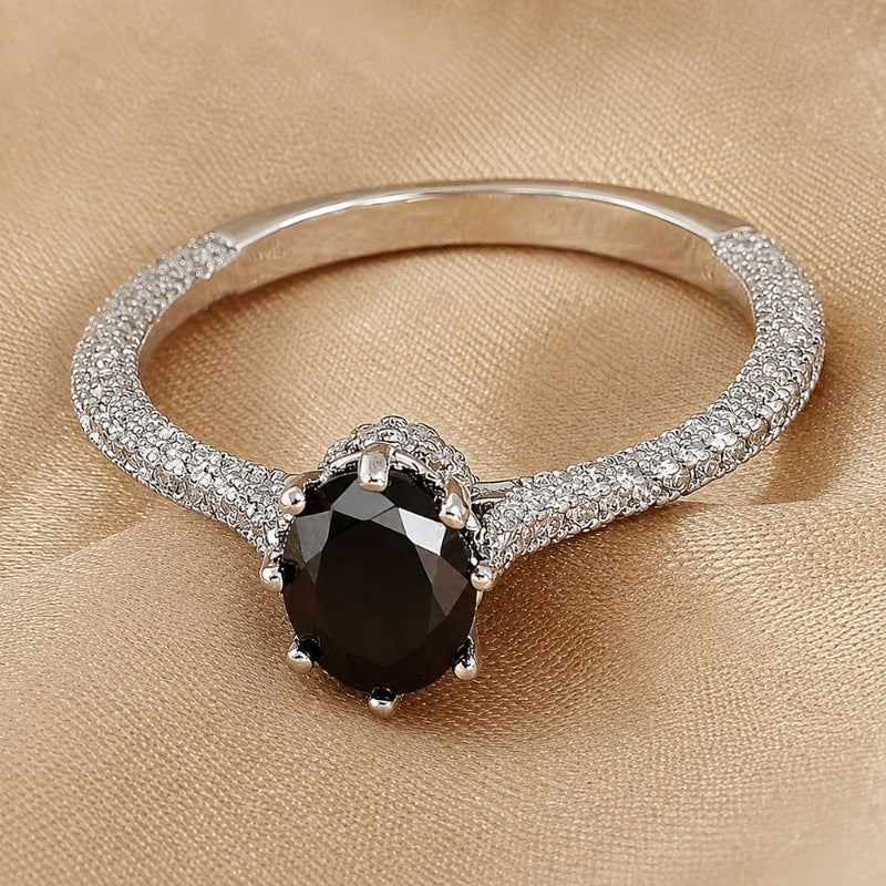 Anillo llamativo de circonita de lujo