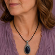 Collar couture de piedra negra