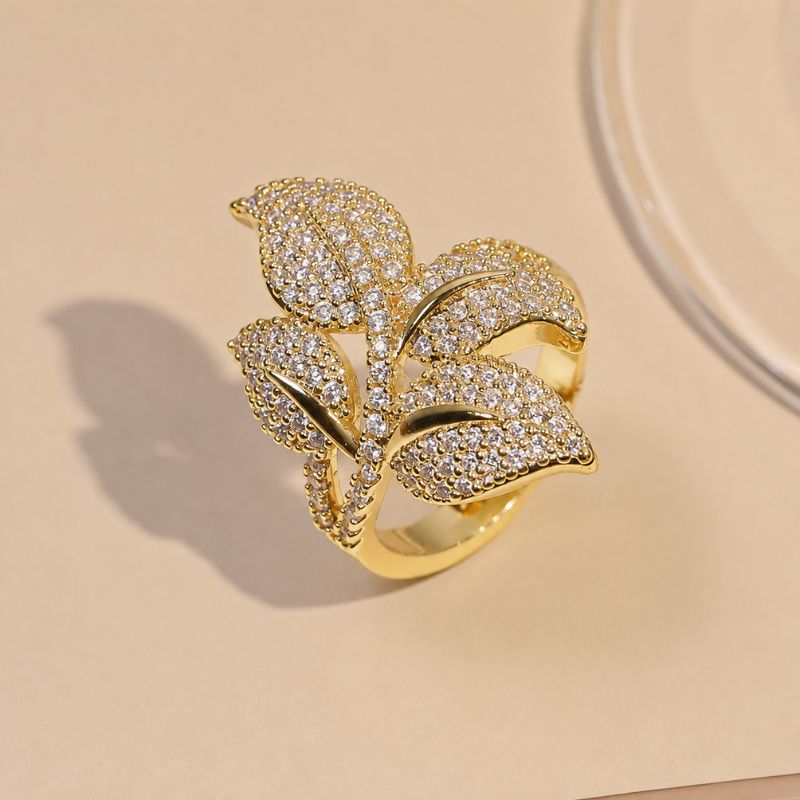 Anillo ajustable de trébol atemporal
