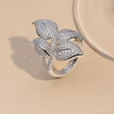 Anillo ajustable de trébol atemporal – imagen 2