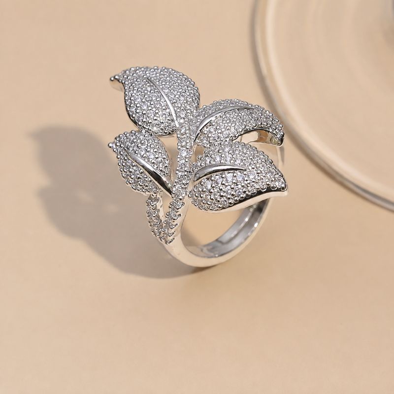 Anillo ajustable de trébol atemporal – imagen 2
