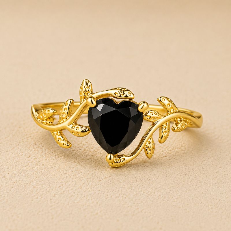 Anillo sofisticado de corazón llamativo