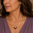 Collar sofisticado con colgante en V