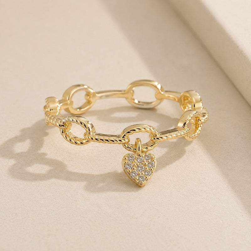 Anillo atemporal de cadena con corazón