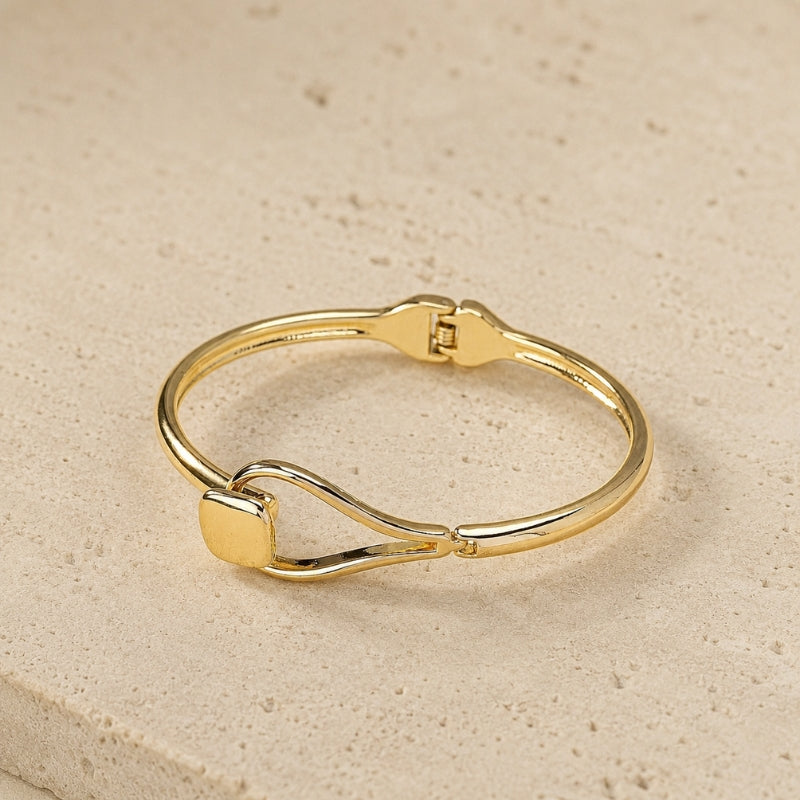 Pulsera dorada minimalista de primavera