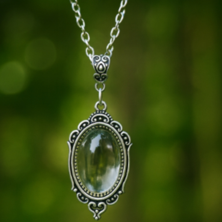 Collar vintage de plata con filigrana oval