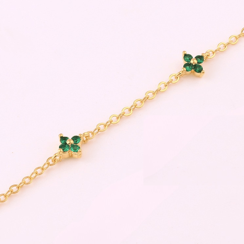 Collar con dije de chispa esmeralda