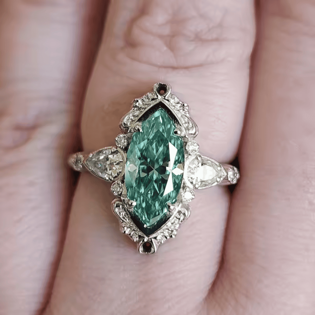 Anillo halo con marquesa esmeralda – imagen 3