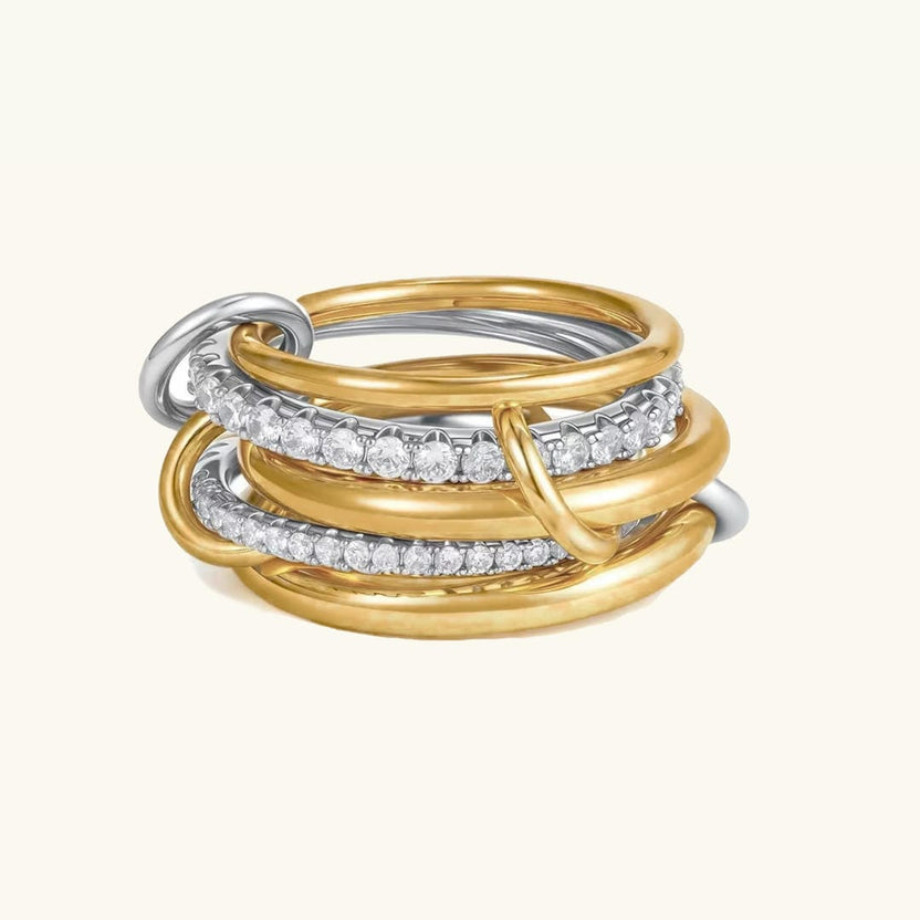 Anillo de oro con cristales apilados elegante
