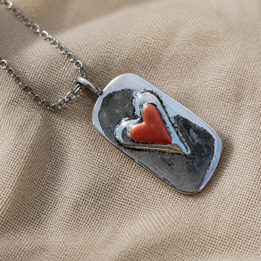 Collar vintage con corazón funky