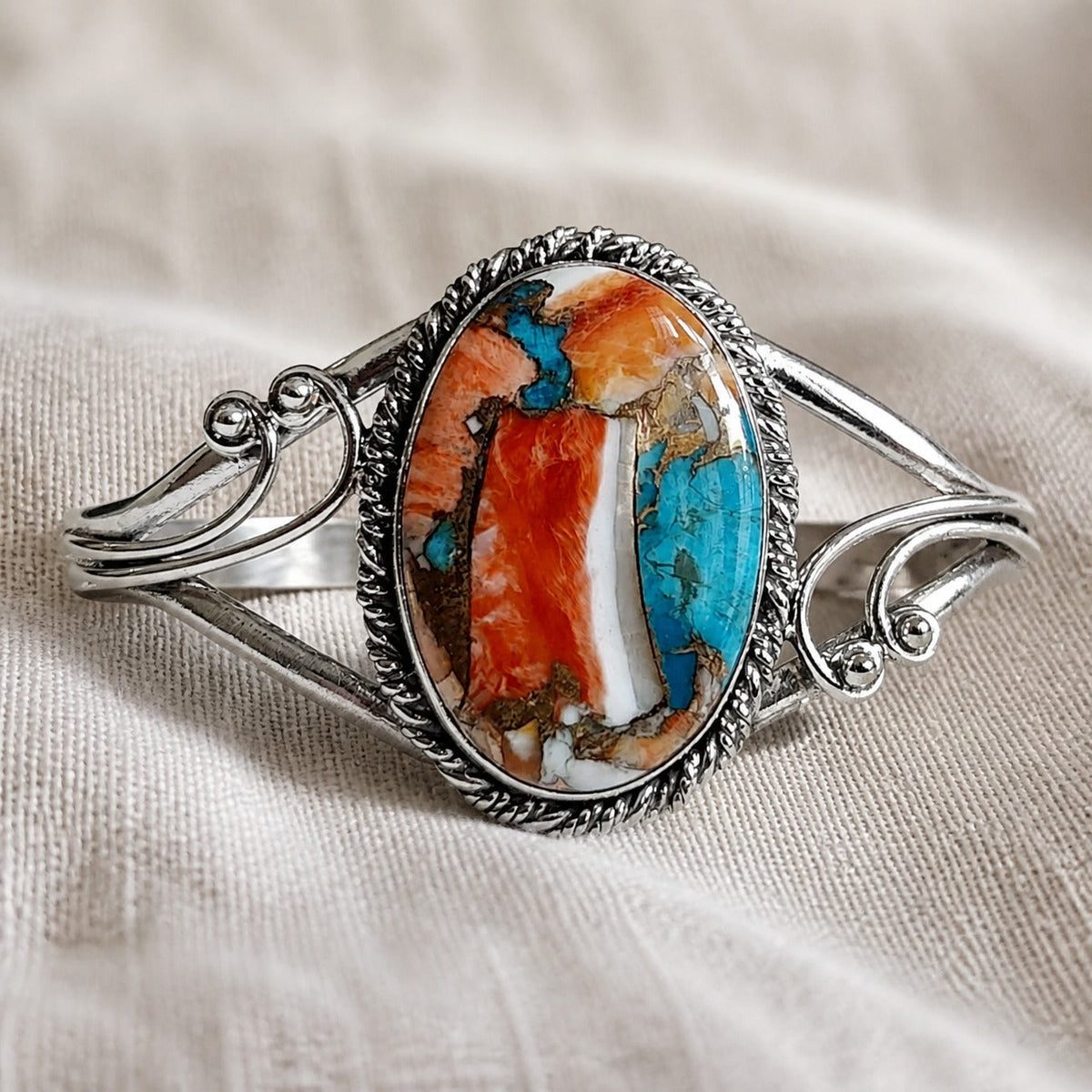 Brazalete vintage con piedra ovalada – imagen 2