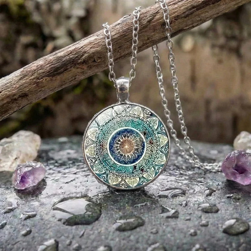 Collar mandala azul intrincado