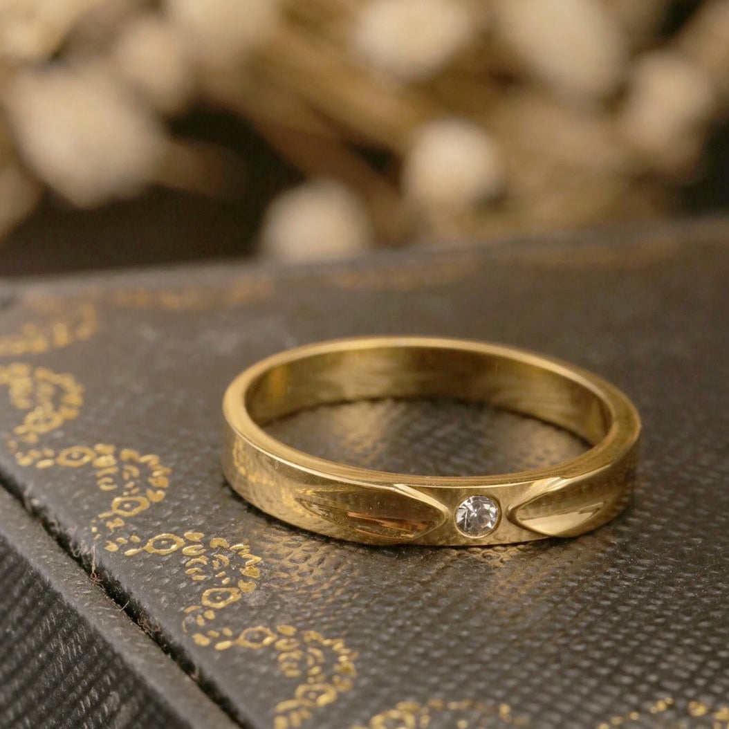 Anillo exquisito de doble flecha con strass