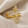 Anillo de oro blanco con mariposa incrustada de circonita – imagen 2